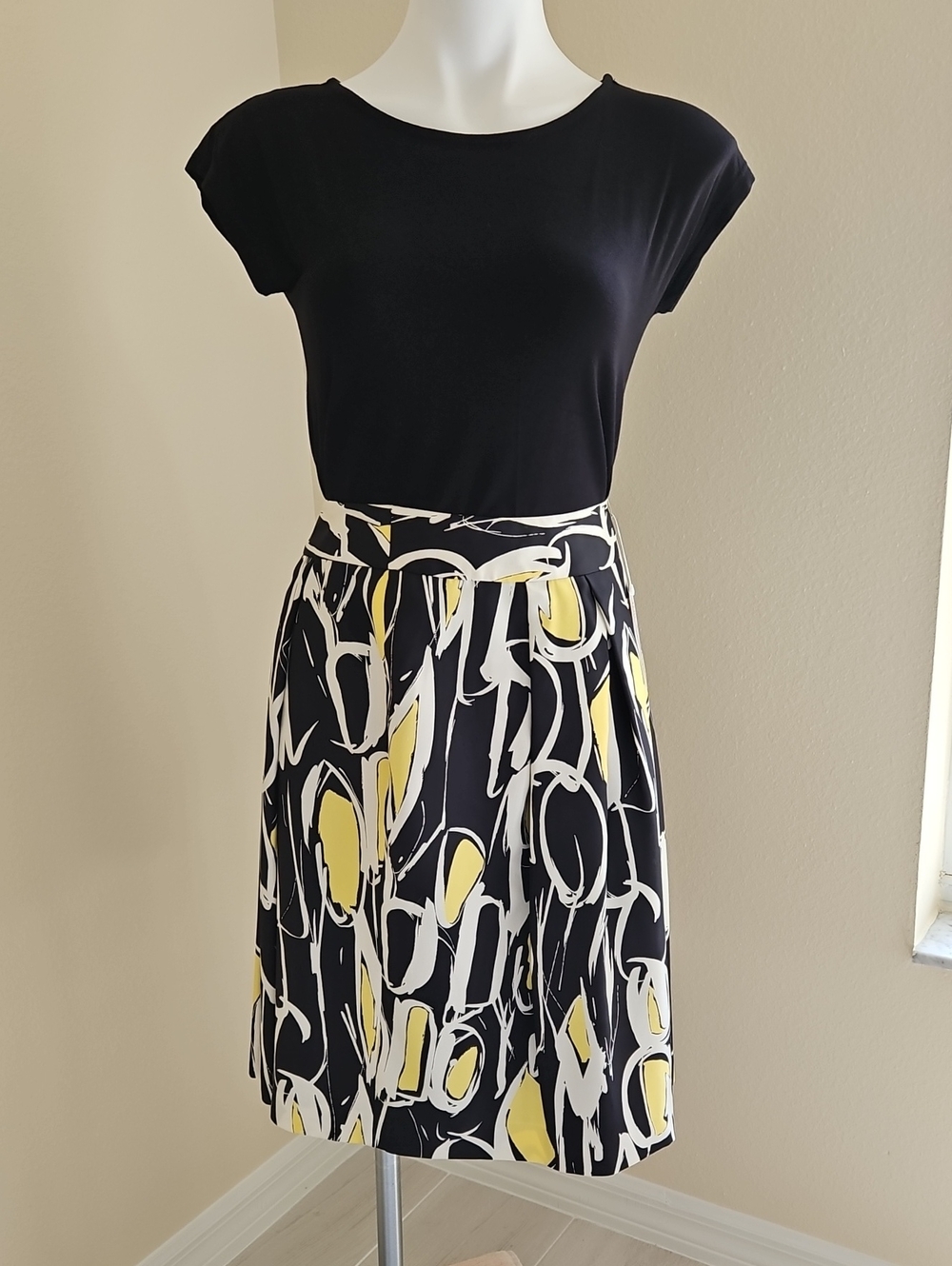 Jones New York Silk Skirt with Yellow  Abstract Print
